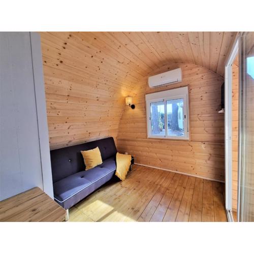 Cozy pet-friendly bungalow near Riells Beach