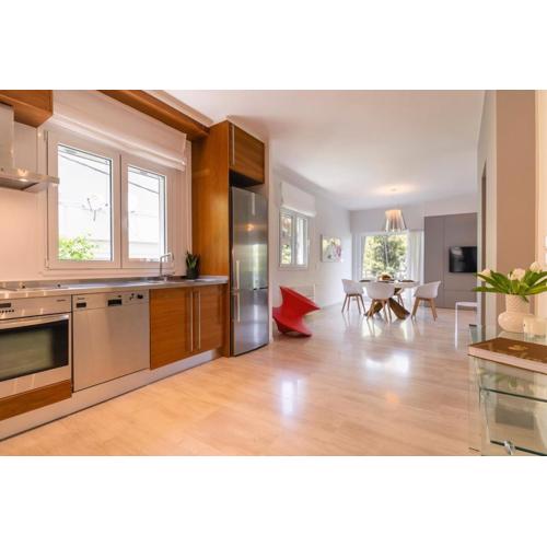 Cozy & Renovated, Walk to beach