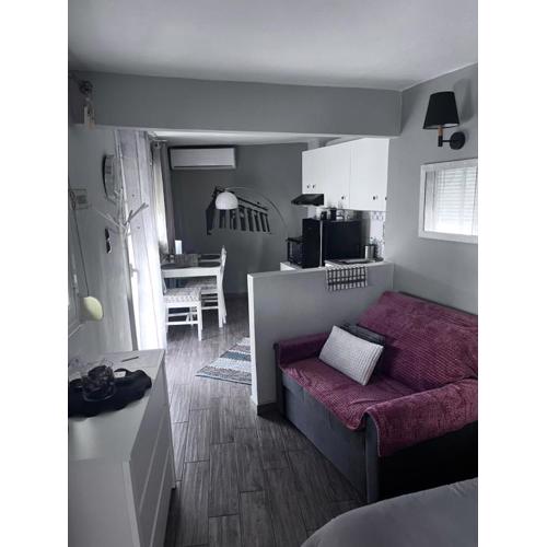 Cozy studio apartment in the heart of Athens