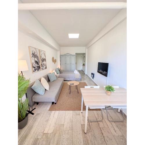 Cozy Studio with Pool Acuario