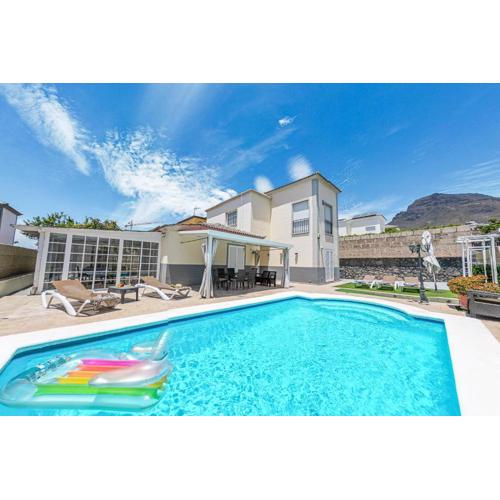 Cozy villa in Madroñal de Fañabe with large private pool