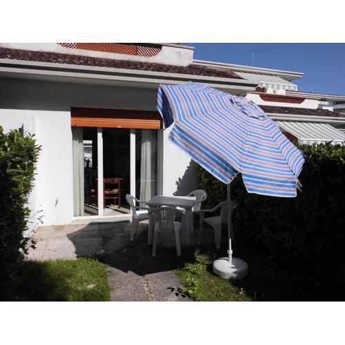 Cozy villa with private garden - Beahost