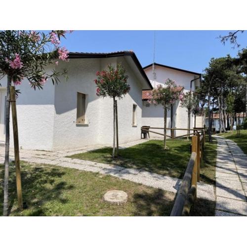 Cozy Villa with private garden close to the sea - By Beahost Rentals