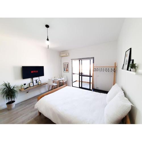 Cozy White Studio near New Bazaar / City Center