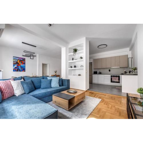 Cozyopolis - Timeless 3-BR Escape in Athens