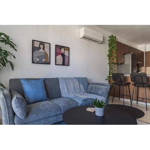 Creative 1br Pool view Apt with covered parking