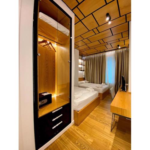 Crown Boutique Hotel