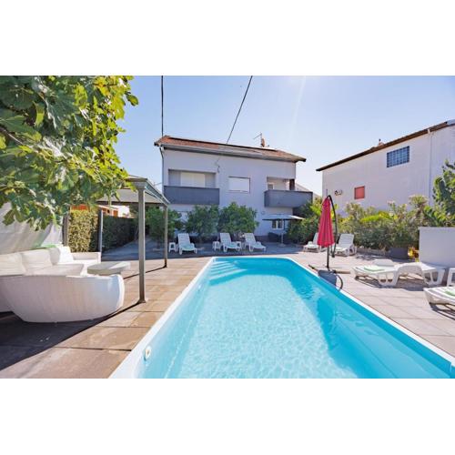 Crowonder Lucky Holiday House with Pool and Patio 30 meters from the Beach