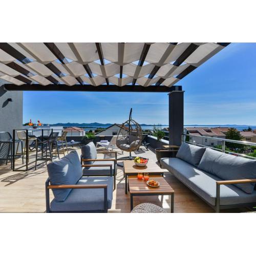 CROWONDER Villa Adriana - Villa with Heated Swimming Pool, Jacuzzi and Sauna