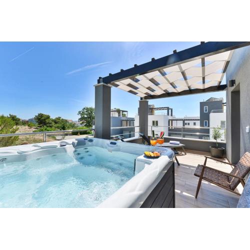 CROWONDER Villa Nika - Villa with Heated Swimming Pool, Jacuzzi and Sauna