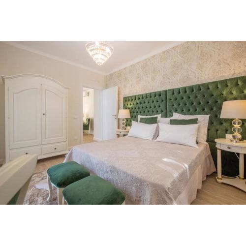 CRYS: Apartments, Holiday, Business, Verde