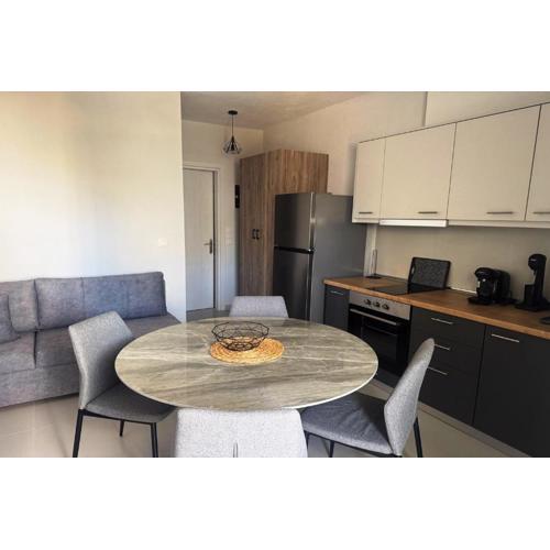 Crystal 1 Apartment Ofrinio