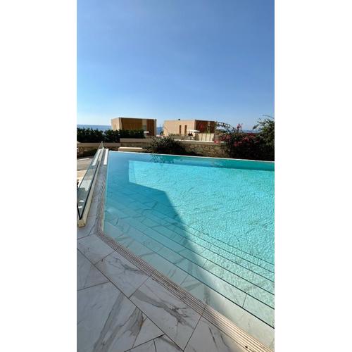 Crystal Pool Villa, Green Coast, Palase