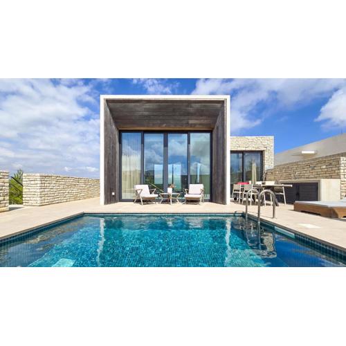CSS Celestial Minthis Luxury Golf House