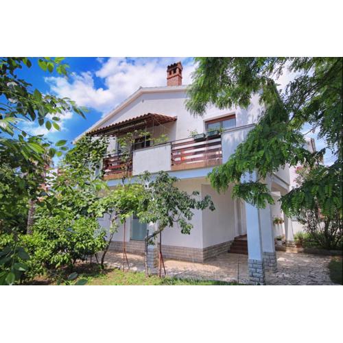 Cukon Holiday Home