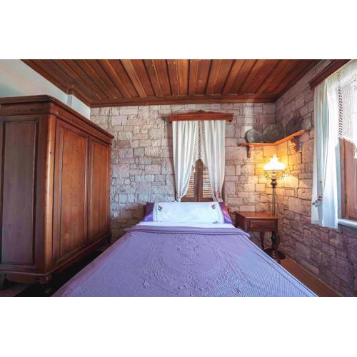 Cunda Tas Konak Otel