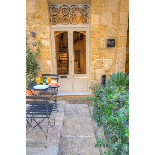 Cute and modern duplex apartment in ideal location RCAS1-1