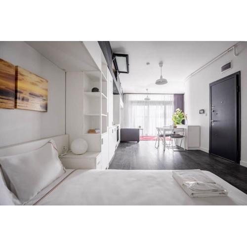 Cute Cozy Modern Studio W Views Balcony! #377