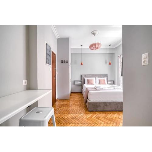 Cute Little Suite Apartment right at the Metro!