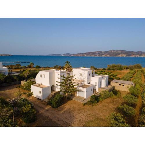 Cycladic home in Kampos by GHH