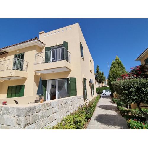 Cyprus 2 beds ensuite pool patios wifi parkin