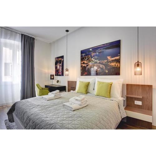 D&A Central Luxury Apartments with FREE Parking