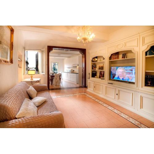 Dama charming apartment 100m from Piazza del Campo