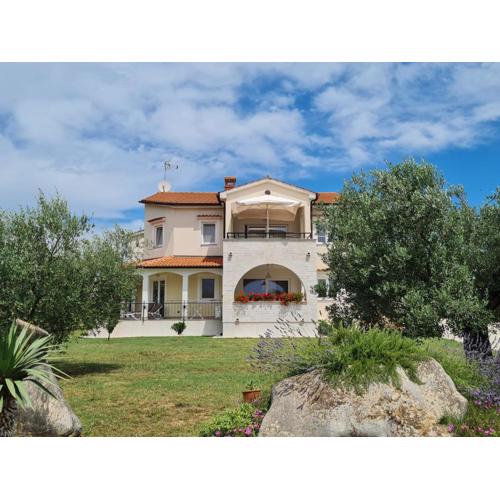 Danica & Mario Residence