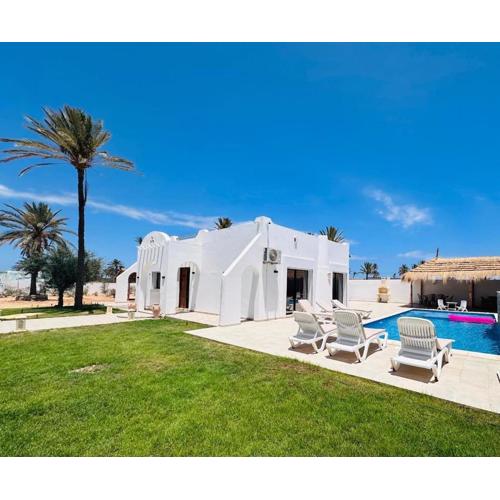 Dar Shadi, villa with garden, pool and horse