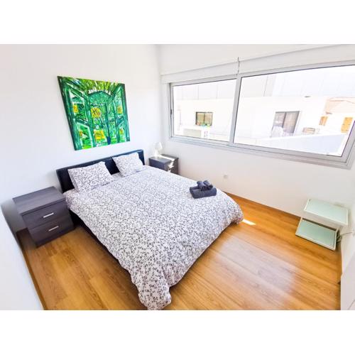 Daze Off Central Apartment, 300m to the Finikoudes Beach