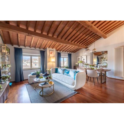 De Nobili Penthouse Apartment with Elevator in Lucca