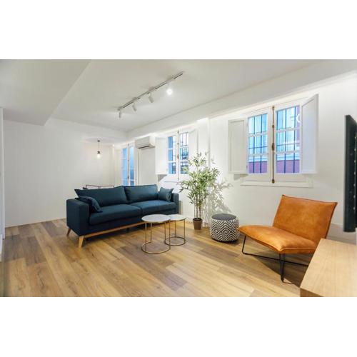 Decorated and renovated- 2Bd 2Bth- Center
