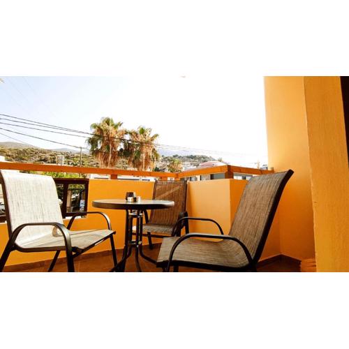 Dedalos n2 Mountain View apartment-30 metres from the beach