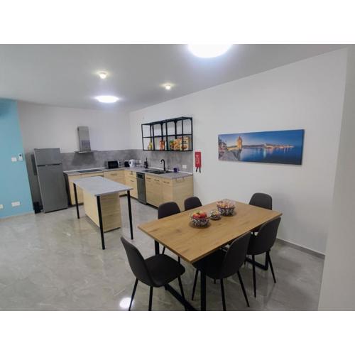 Deggies Apartments - spacious, modern apartment!