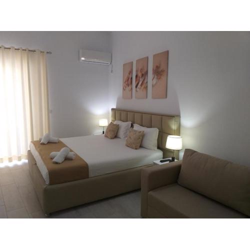 Deka-X Rooms