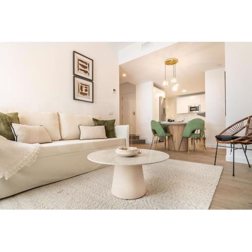 Delightful and bright apartment in center by REMS