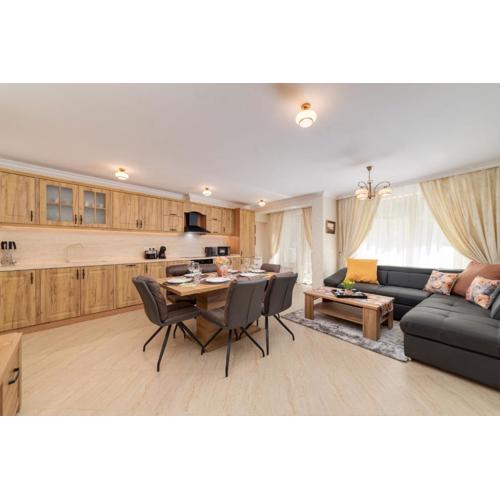 Deluxe and Central Garden Apartment