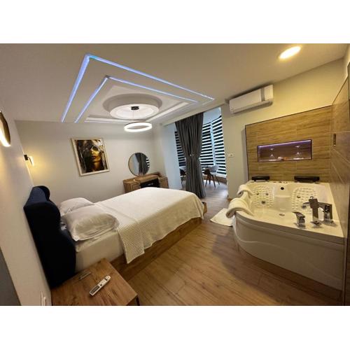 Deluxe Apartment In City Center