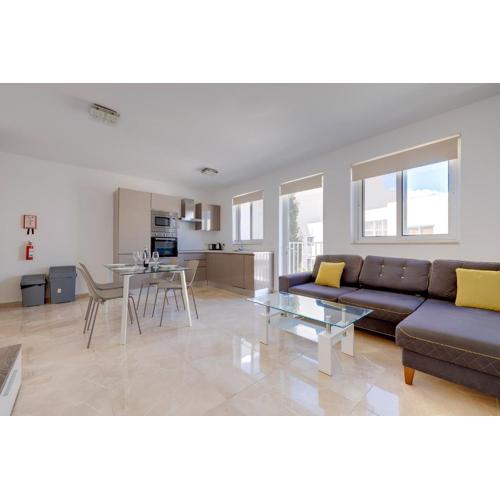 Deluxe Apartment steps to St George\
