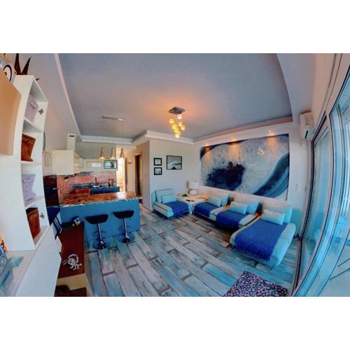 Deluxe Beach Apartment- Sleeps 2 & Private Terrace