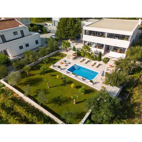 Deluxe double room with sauna and pool