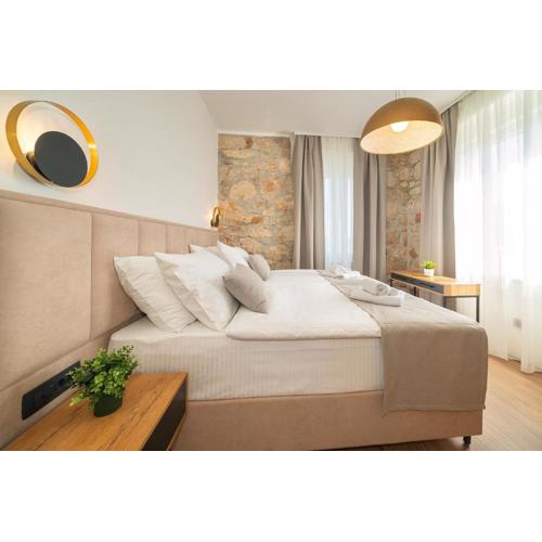 Deluxe Double Rooms in Castellum Besca