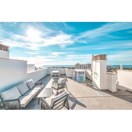Deluxe house with roof terrace and pool