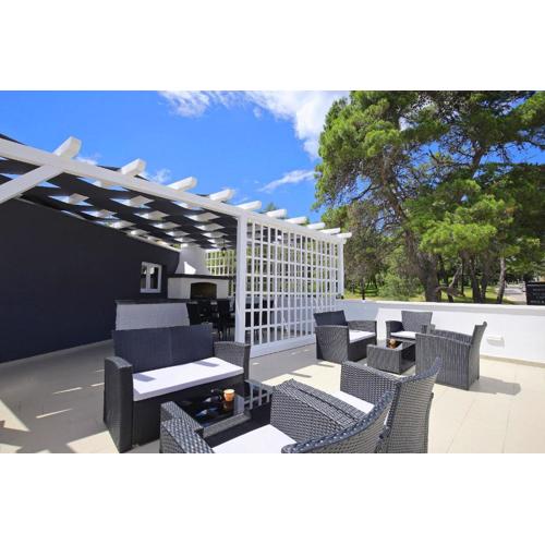 Deluxe MKC Apartments
