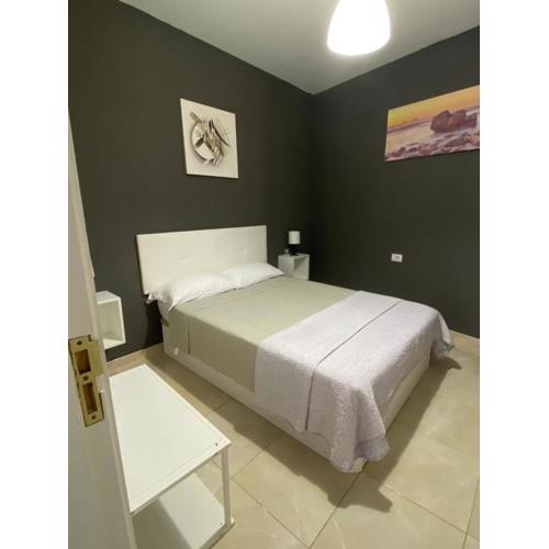DELUXE ROOM IN APARTMENT SHARED in Los Cristianos Playa HabitaciónSTANZA air-conditioned