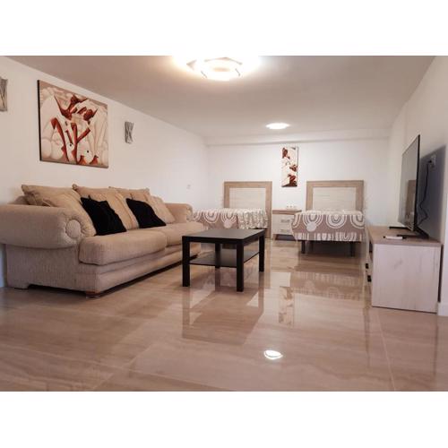 DELUXE Studio ATHOS 50 MP Garden patio BENALMADENA Golf & Beach