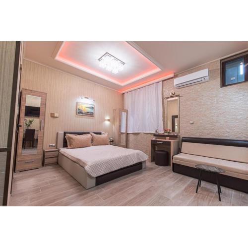 Deluxe Studios City Center