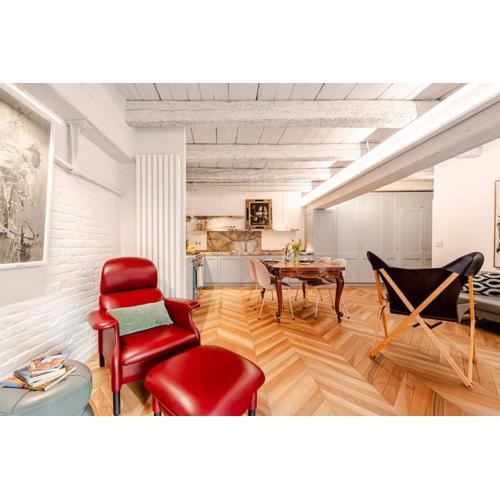 Deluxe Suite Fine Art Historic Centre