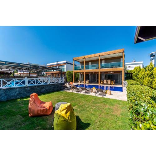 Deluxe Villa Emilie with Private Swimming Pool