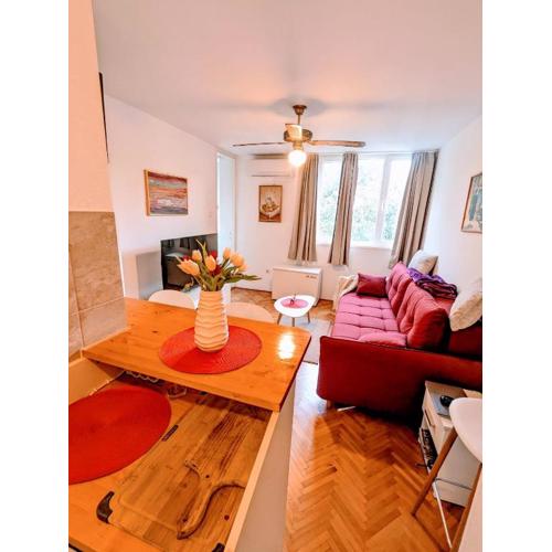 DeMass Apartment - Cozy, Free Parking and WiFi